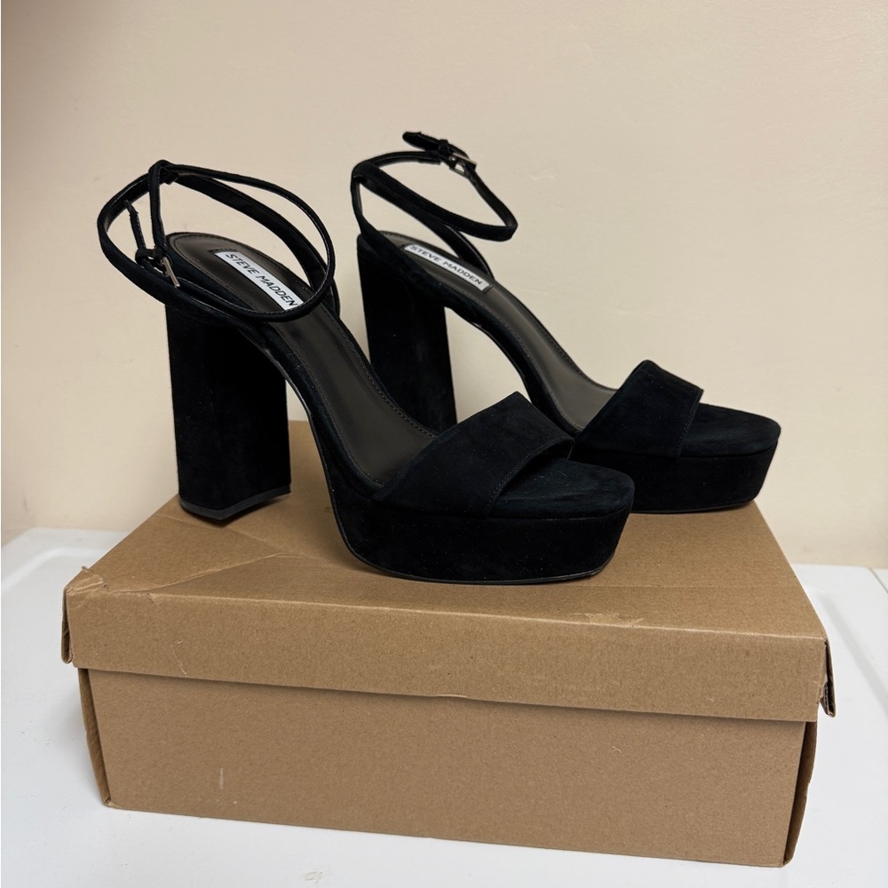 Brand New Steve Madden Elegant Black Platform Sandals